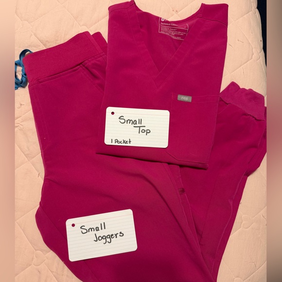 Figs Raspberry Scrub Set - Small - Picture 1 of 1